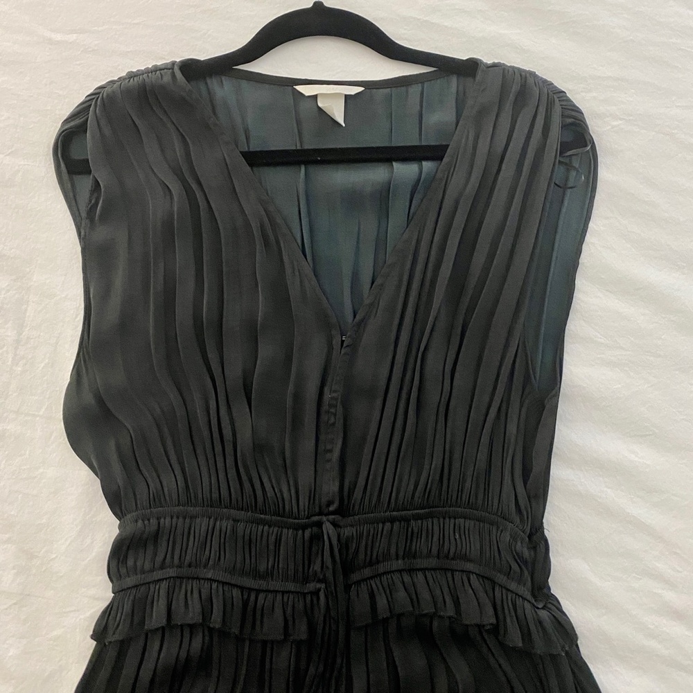 H&M Dress, Sleeveless, V-neck with pleats - Size 10 (US)